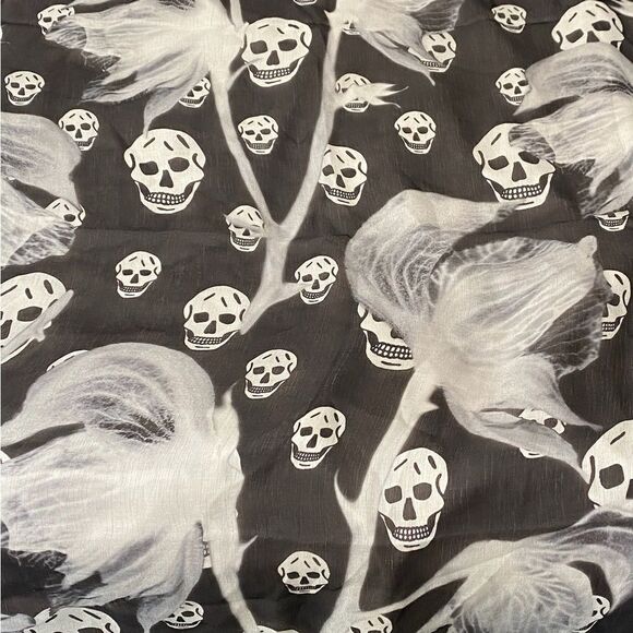 Alexander McQueen Classic Skull Silk Chiffon Scarf - Picture 6 of 9